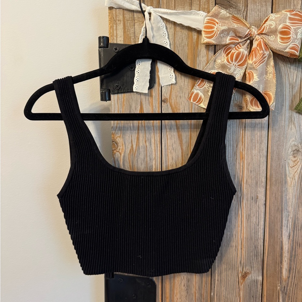 Babaton Black Ribbed Crop Top
